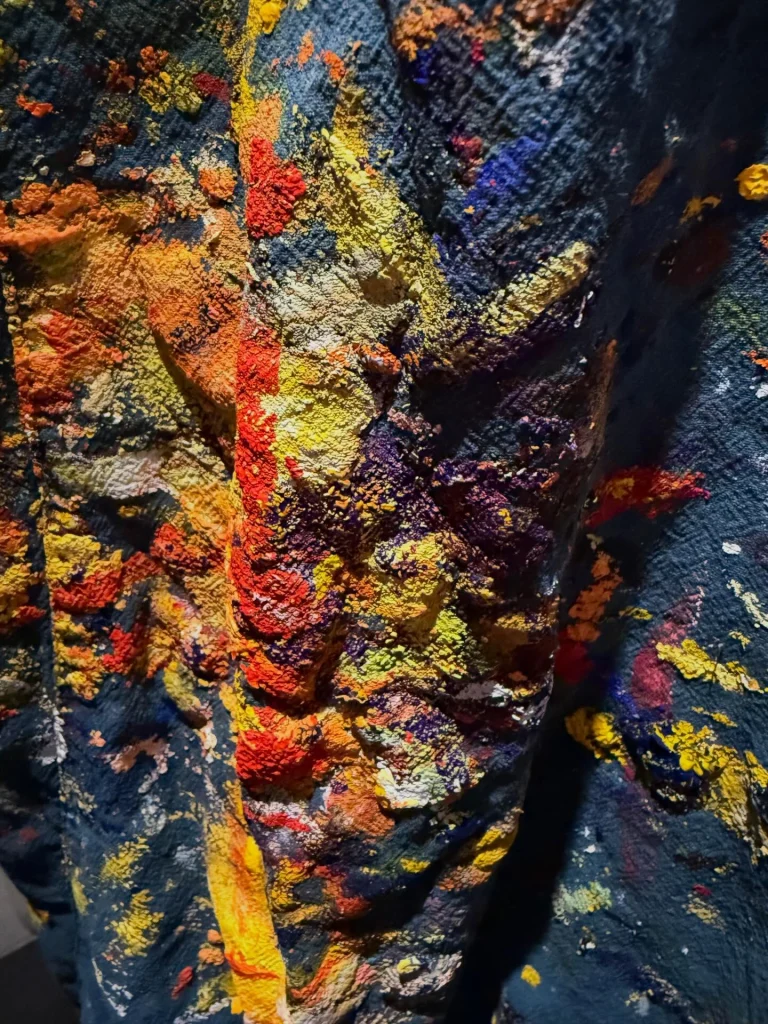 Instagram post from vivia.art. This post is in position 2.