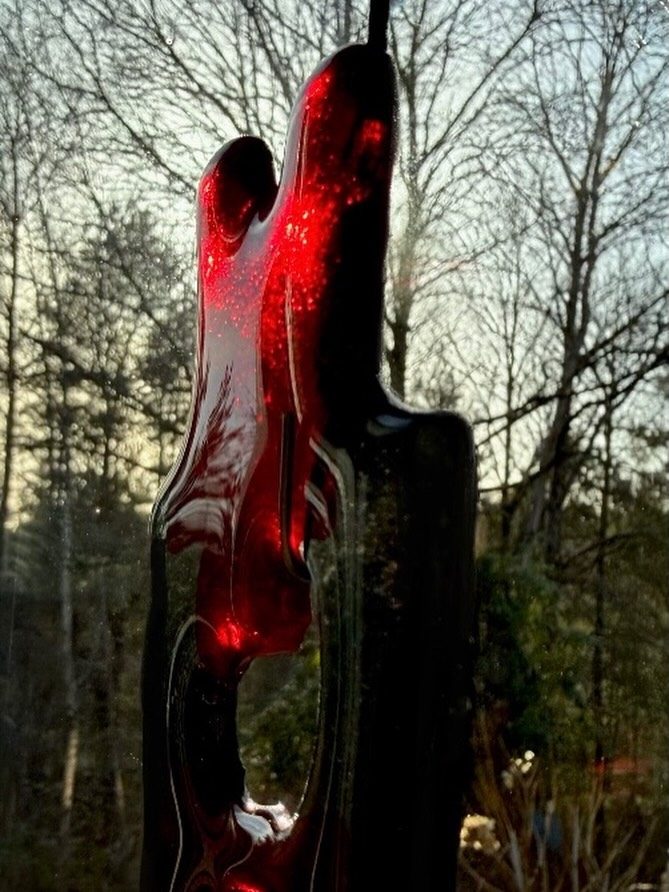 Instagram post from vivia.art. This post is in position 7.