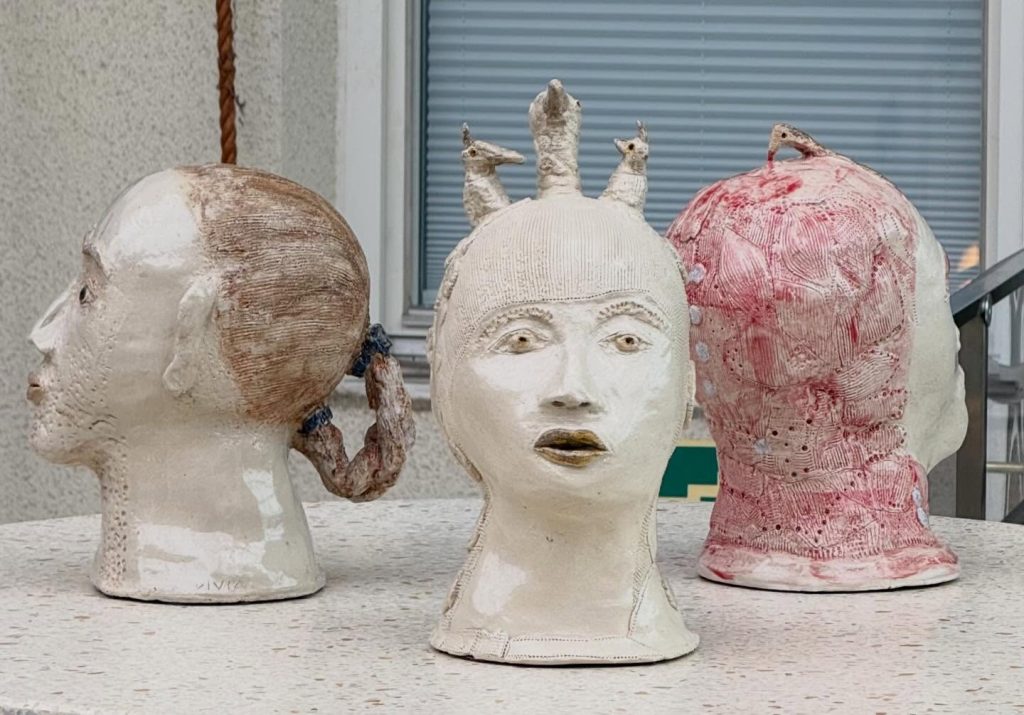 Instagram post from vivia.art. This post is in position 1.