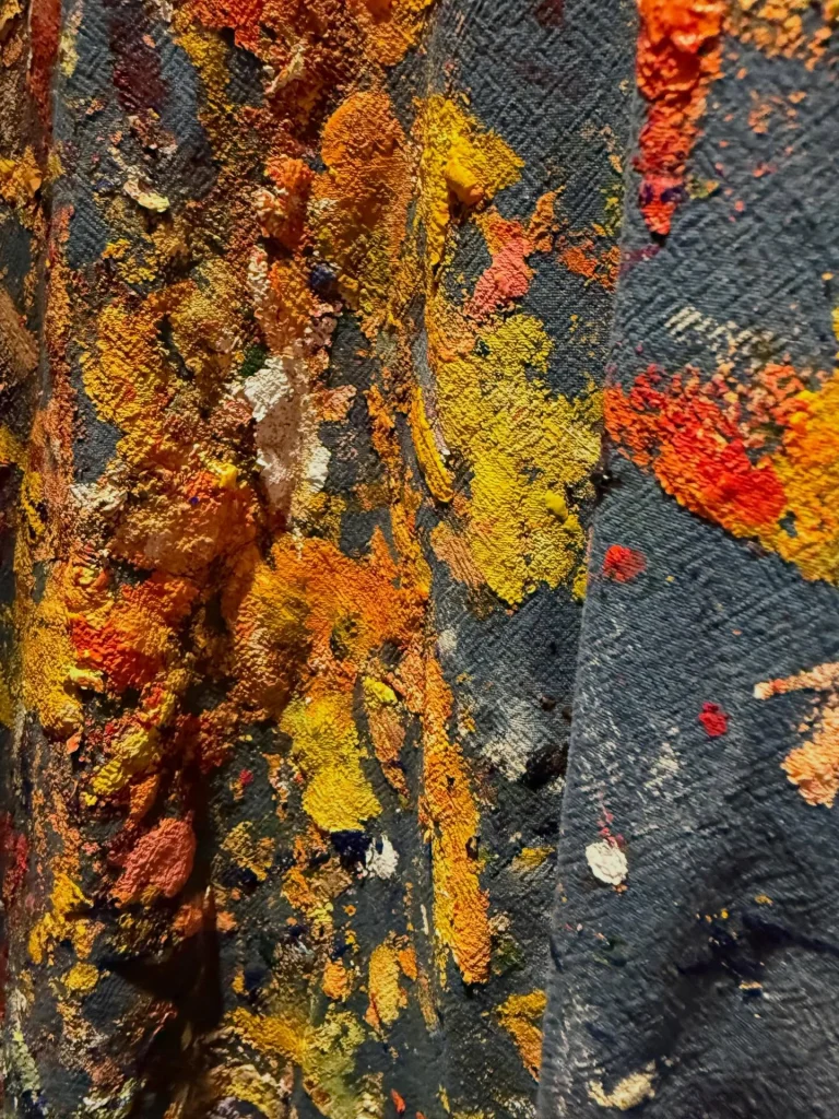 Instagram post from vivia.art. This post is in position 4.