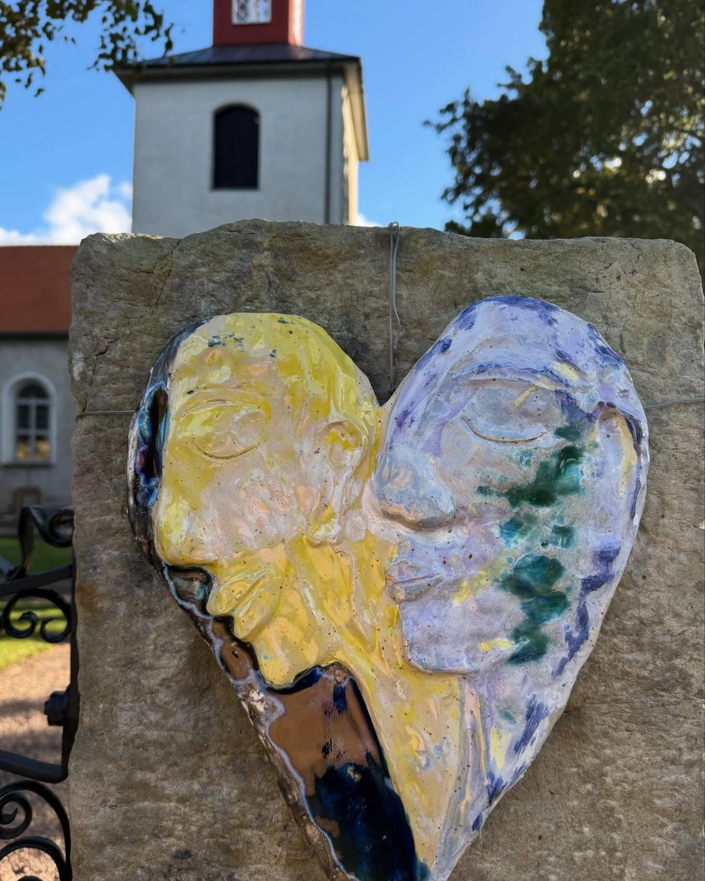 Instagram post from vivia.art. This post is in position 2.