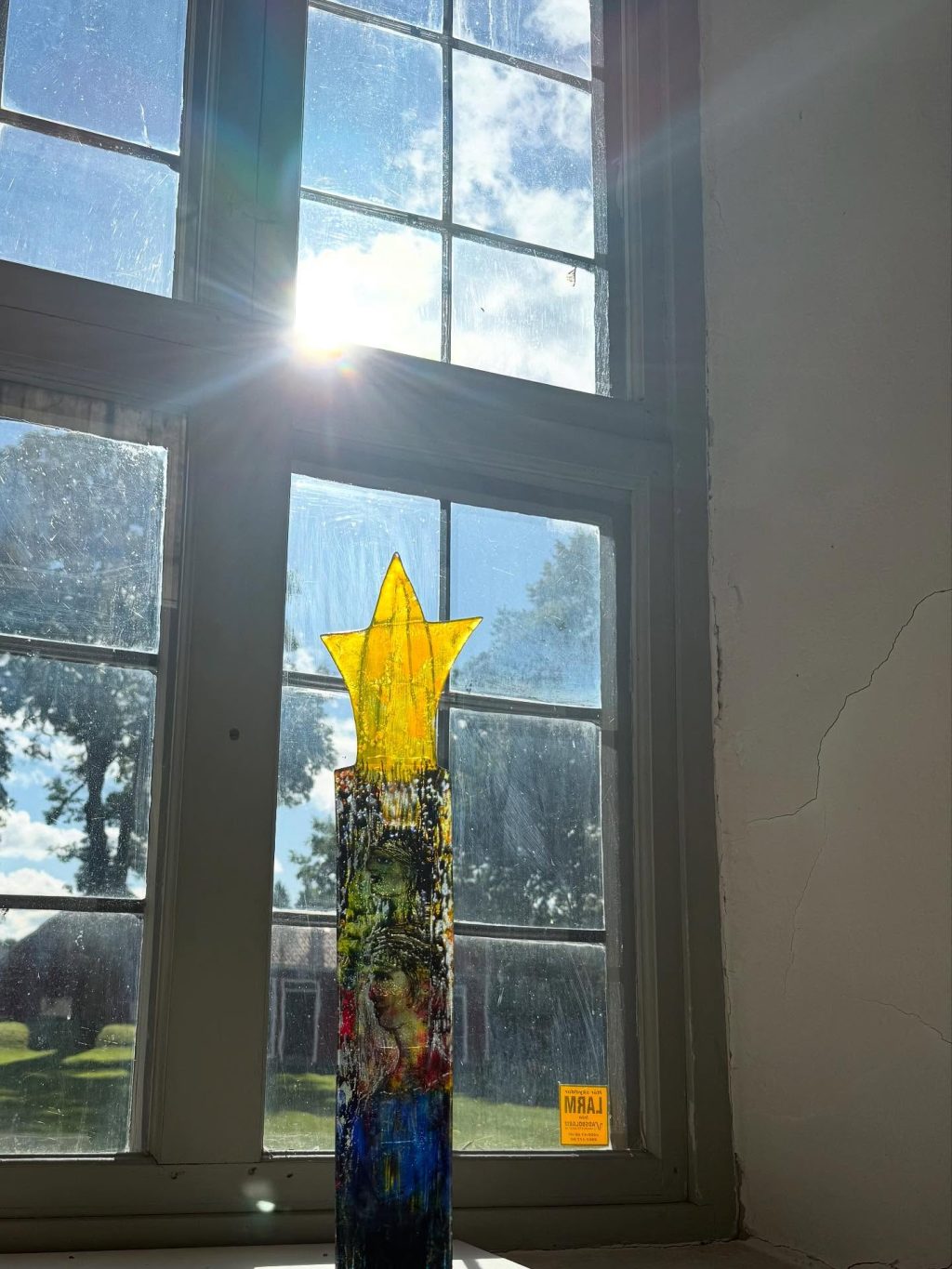Instagram post from vivia.art. This post is in position 6.