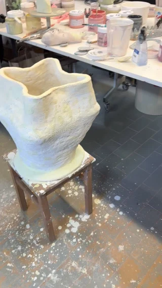 Instagram post from vivia.art. This post is in position 3.