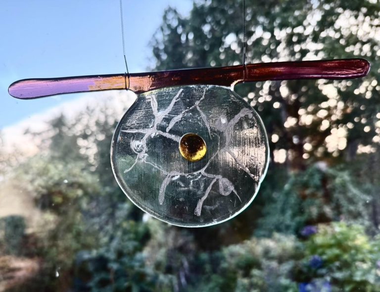 Instagram post from vivia.art. This post is in position 4.