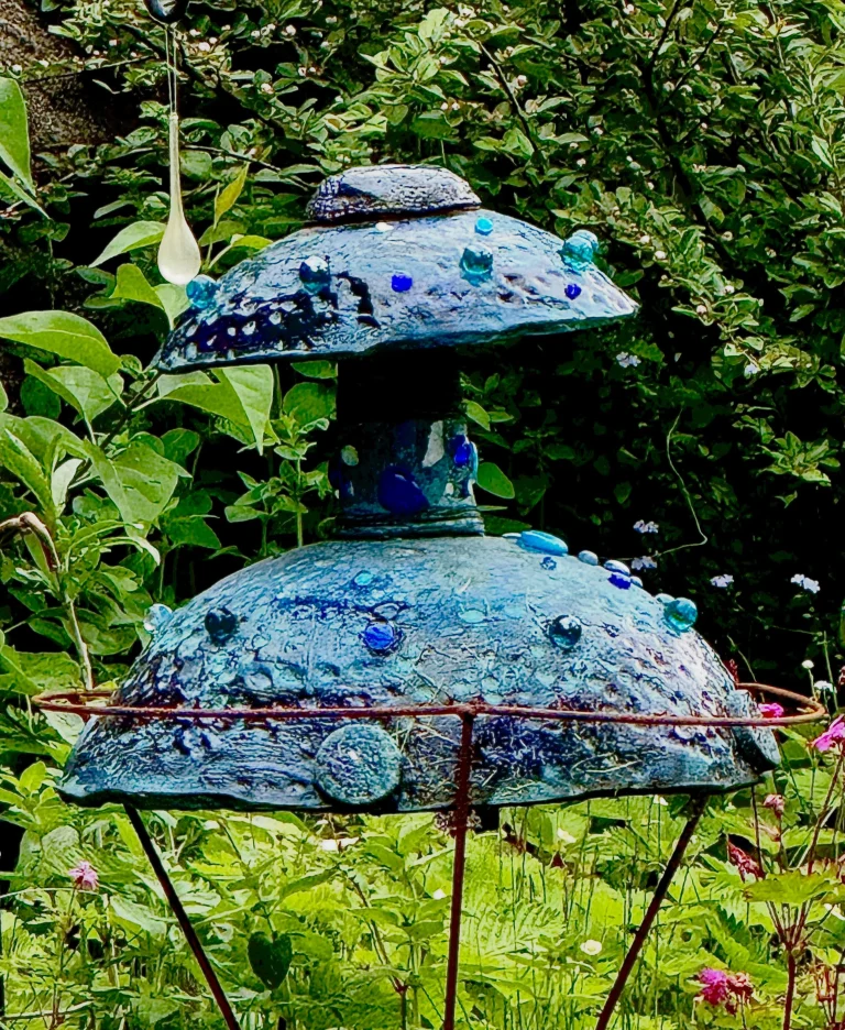 Instagram post from vivia.art. This post is in position 0.