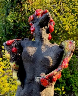 Instagram post from vivia.art. This post is in position 2.