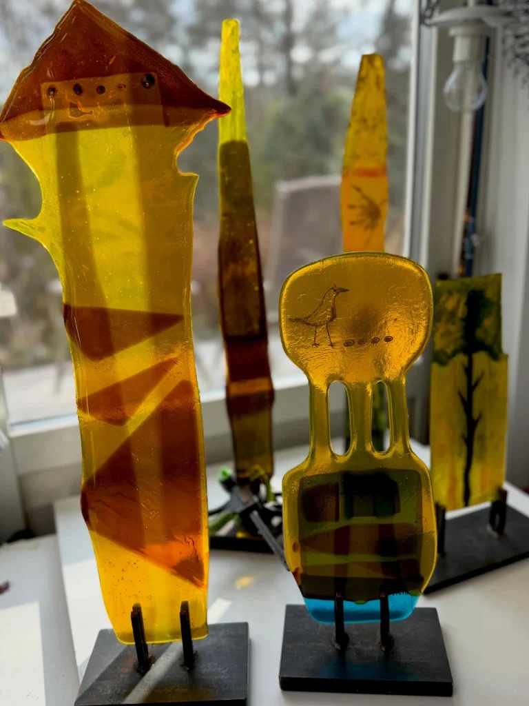 Instagram post from vivia.art. This post is in position 0.