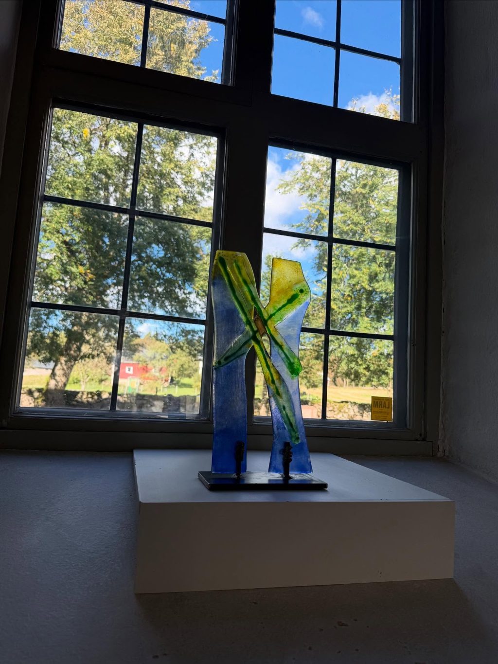 Instagram post from vivia.art. This post is in position 7.