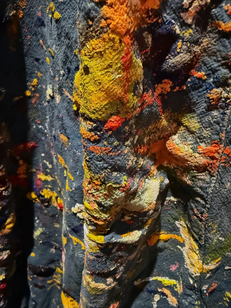 Instagram post from vivia.art. This post is in position 3.