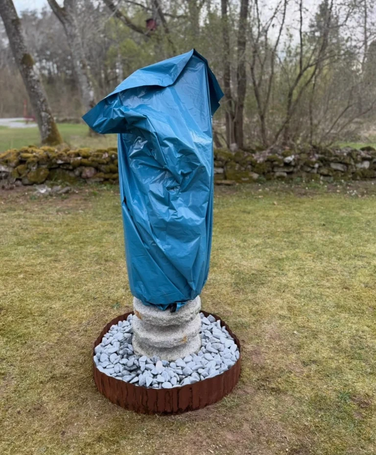 Instagram post from vivia.art. This post is in position 1.